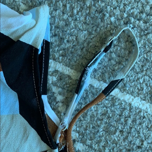 Ava Sky Cold Shoulder Top - Picture 4 of 4